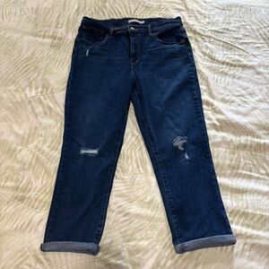 Women's Blue cropped Levi’s Jeans
